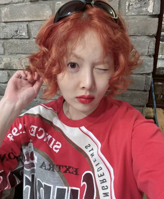 가수 현아가 남편 용준형과의 데이트 사진을 공개하며 변함없는 애정을 드러냈다.  사진 = 현아  SNS 계정