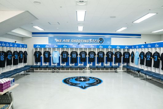 춘천 시민 축구단과의 경기를 앞둔 FC슈팅스타의 라커룸 내부 모습. 쿠팡플레이 제공.