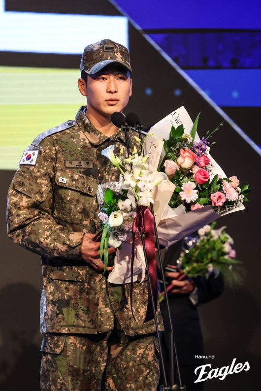 한화 박정현이 상무 소속으로 지난해 퓨처스리그 홈런왕을 차지한 후, 시상식에서 소감을 전하고 있다. 사진=한화이글스 제공