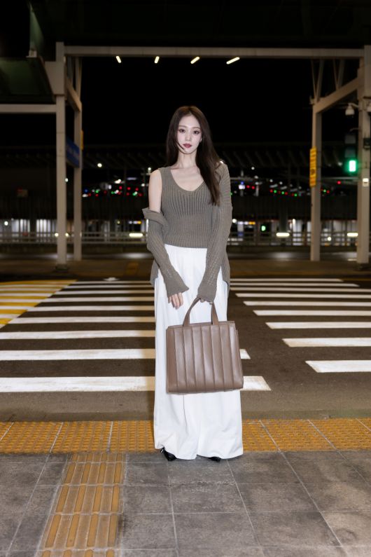 배우 이성경. 막스마라(MAX MARA) 제공.