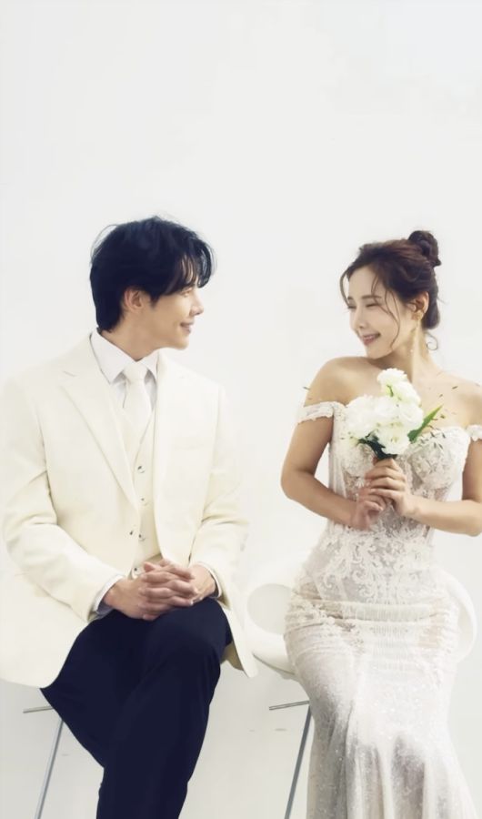 그룹 클레오 출신 가수 채은정이 결혼 소식과 함께 예비신랑의 얼굴을 공개해 화제를 모으고 있다.  사진 = 채은정 SNS 계정