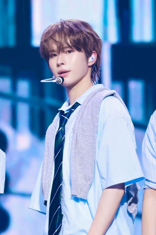 그룹 투어스 경민이 22일 서울 송파구 잠실실내체육관데뷔 후 첫 콘서트 ‘24/7:WITH:US’ IN SEOUL 무대에 올랐다. 플레디스엔터테인먼트 제공.