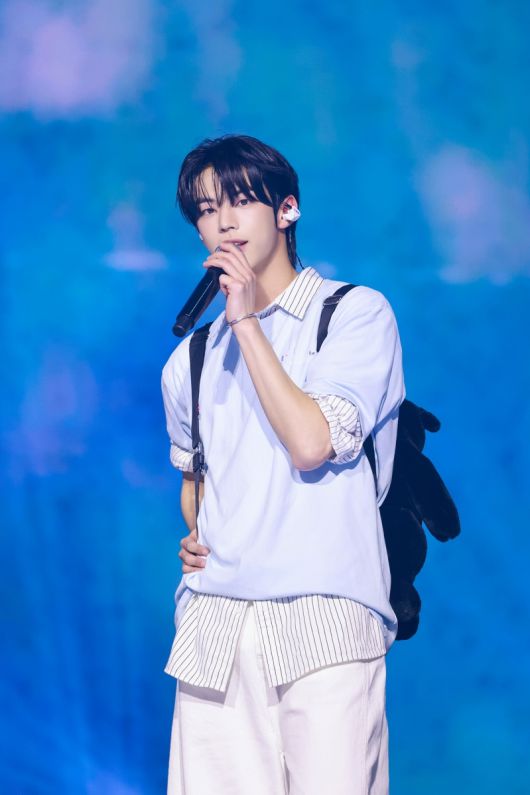 그룹 투어스 도훈이 22일 서울 송파구 잠실실내체육관데뷔 후 첫 콘서트 ‘24/7:WITH:US’ IN SEOUL 무대에 올랐다. 플레디스엔터테인먼트 제공.