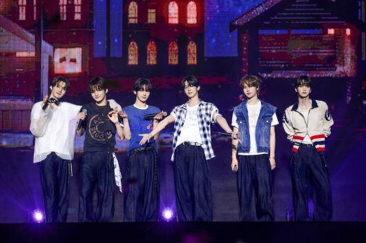 그룹 투어스가 22일 서울 송파구 잠실실내체육관데뷔 후 첫 콘서트 ‘24/7:WITH:US’ IN SEOUL을 열었다. 플레디스엔터테인먼트 제공.