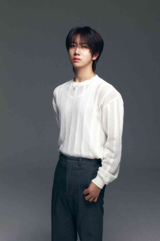 그룹 크래비티가 23일 두 번째 정규앨범 '데어 투 크래이브(Dare to Crave)'를 발표했다. 멤버 원진. 스타쉽엔터테인먼트 제공.