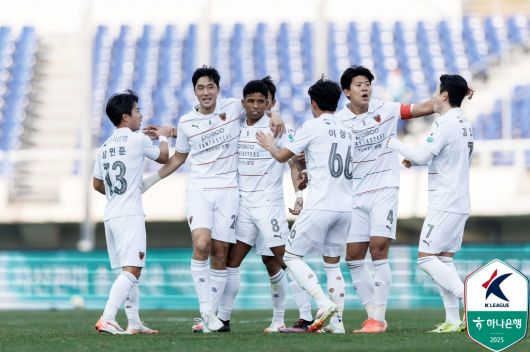 포항 한현서가 데뷔 시즌부터 5월 이달의 영플레이어 상을 받는 등 활약을 인정받고 있다. 사진=한국프로축구연맹 제공