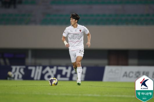 포항 한현서가 데뷔 시즌부터 5월 이달의 영플레이어 상을 받는 등 활약을 인정받고 있다. 사진=한국프로축구연맹 제공