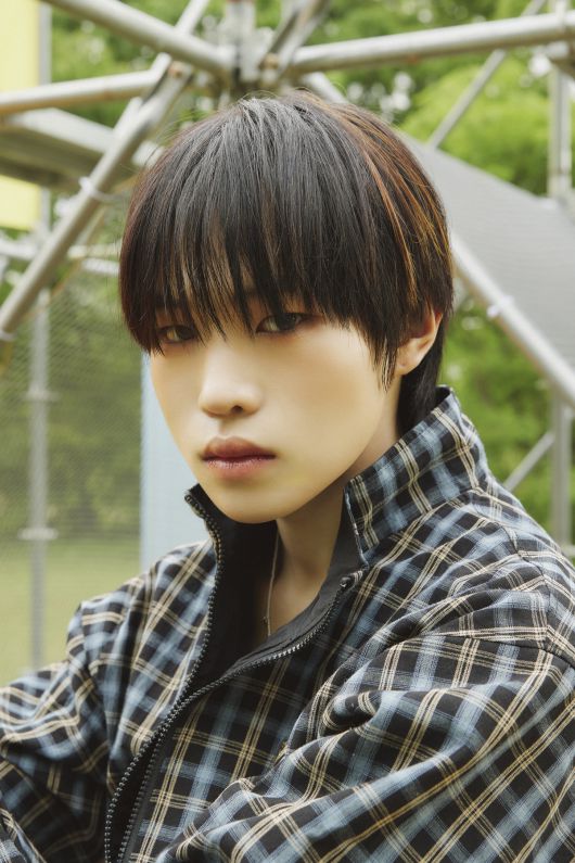 27일 새 앨범 ‘Being Tender(다정해지는 법)'를 발매하는 그룹 파우의 멤버 정빈. 그리드엔터테인먼트 제공.