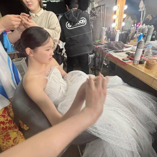 일본 모델 야노 시호의 딸 추사랑이 한층 성숙해진 모습으로 화제를 모으고 있다.  사진 = 야노시호 SNS 계정