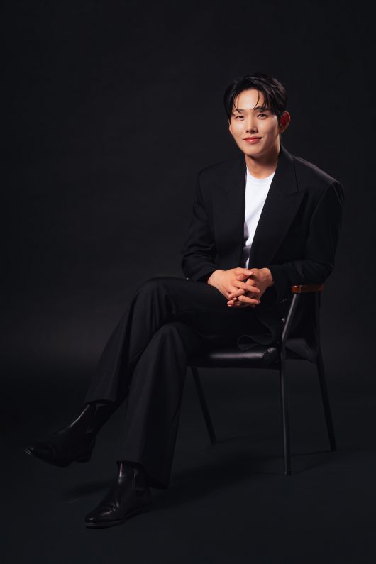 티빙 오리지널 시리즈 '러닝메이트'에서 곽상현 역을 맡은 배우 이정식. 티빙 제공.