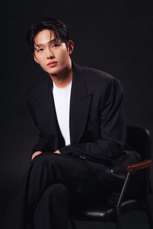 티빙 오리지널 시리즈 '러닝메이트'에서 곽상현 역을 맡은 배우 이정식. 티빙 제공.