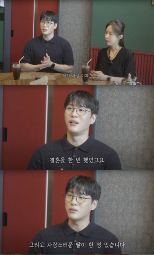 가수 문원의 발언에 논란이 일었다.  사진 = 유튜브 채널 ‘어떠신지?!?’