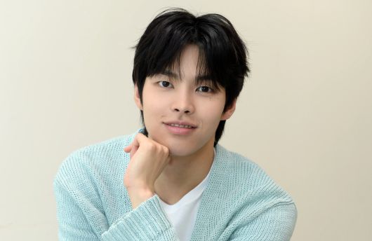 배우 박윤호가 드라마 '미지의 서울' 종영 소감을 밝혔다. 박윤호는 tvN 토일드라마 '미지의 서울'에서 미지, 미래(박보영 분)의 고교 동창이자 목숨을 잃을 뻔한 교통사고의 후유증을 겪고 있는 이호수의 고등학생 시절 역을 맡아 열연했다.김용학 기자