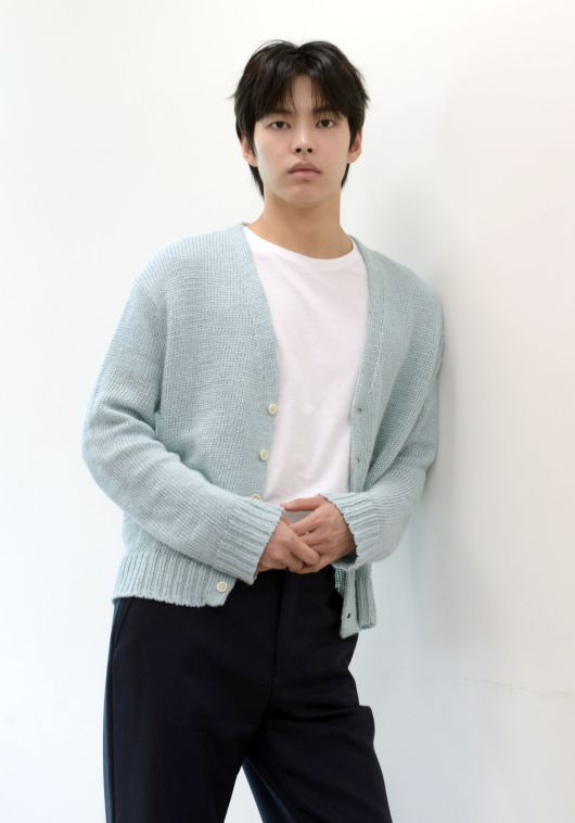 배우 박윤호가 드라마 '미지의 서울' 종영 소감을 밝혔다. 박윤호는 tvN 토일드라마 '미지의 서울'에서 미지, 미래(박보영 분)의 고교 동창이자 목숨을 잃을 뻔한 교통사고의 후유증을 겪고 있는 이호수의 고등학생 시절 역을 맡아 열연했다.김용학 기자