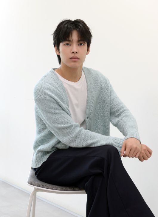 배우 박윤호가 드라마 '미지의 서울' 종영 소감을 밝혔다. 박윤호는 tvN 토일드라마 '미지의 서울'에서 미지, 미래(박보영 분)의 고교 동창이자 목숨을 잃을 뻔한 교통사고의 후유증을 겪고 있는 이호수의 고등학생 시절 역을 맡아 열연했다.김용학 기자