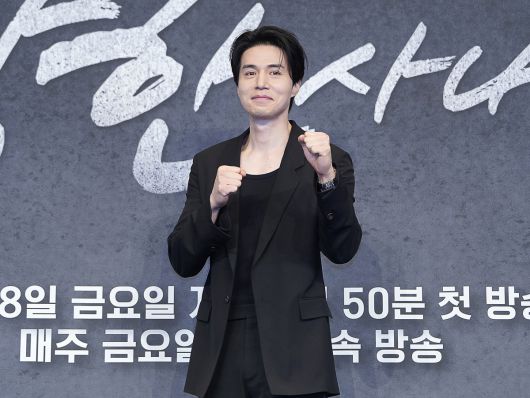 14일 오후 서울 구로구 신도림 더 링크 호텔에서 JTBC 새 드라마 ‘착한 사나이’ 제작발표회가 열렸다. 배우 이동욱이 포토타임에 포즈를 취하고 있다. JTBC 제공