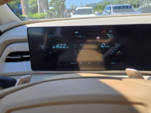 액티언 하이브리드 복합 연비와 도심 연비는 20인치 휠 기준 각각 15㎞/ℓ, 15.6㎞/ℓ이다. 실제 주행을 했을 때는 13.1㎞/ℓ가 찍혔다. 이정인 기자