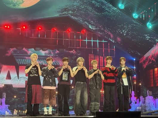 그룹 아크(ARrC, 앤디·최한·도하·현민·지빈·끼엔·리오토)가 미니 3집 앨범 쇼케이스에서 포즈를 취하고 있다. 신정원 기자