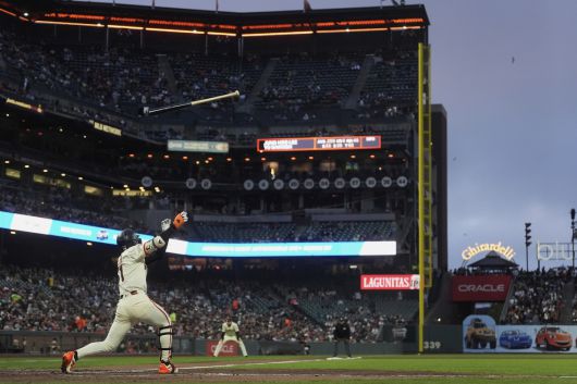 샌프란시스코 자이언츠 이정후가 홈구장 오라클파크에서 안타를 때려내고 있다. 사진=AP/뉴시스