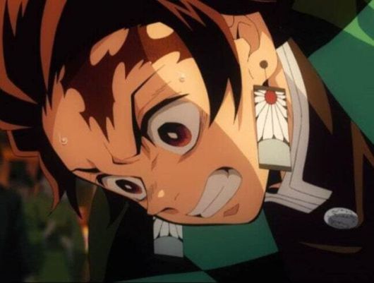 욱일기가 연상된다는 논란을 일으킨 귀멸의 칼날 주인공 탄지로의 귀걸이.