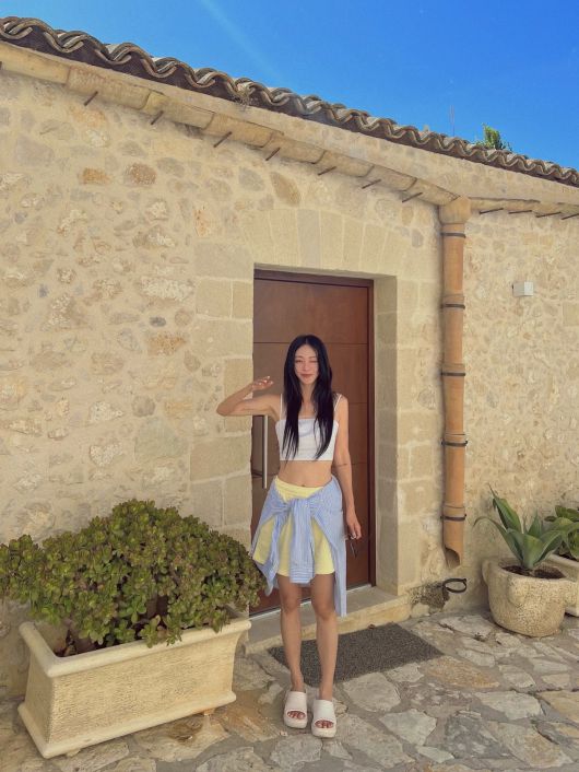 배우 한예슬이 남편 류성재와 함께한 여유로운 해외 일상을 공개했다.  사진 = 한예슬 SNS 계정