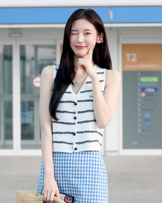 오마이걸 아린 공항패션. 자료=샥즈(SHOKZ) 제공