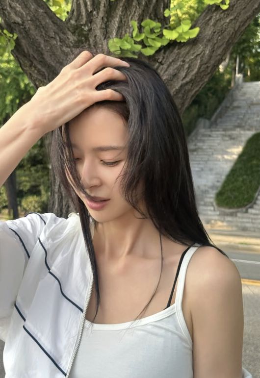 사진 = 권나라 SNS 계정