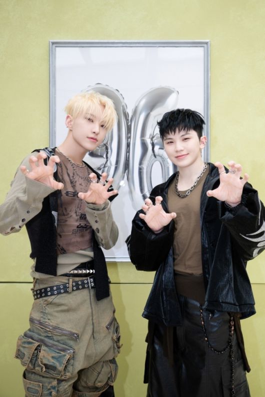 그룹 세븐틴 멤버 호시(왼쪽)과 우지. 플레디스엔터테인먼트 제공