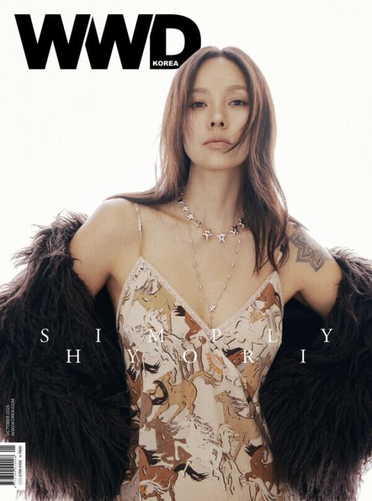 WWD 코리아가 이효리와 프렌치 브랜드 쟈딕앤볼테르가 함께한 10월호 커버 화보를 공개했다.  사진 = 쟈딕앤볼테르