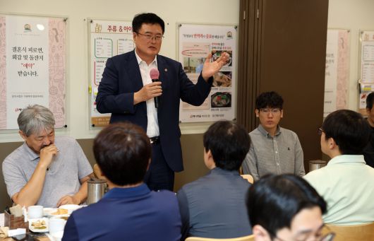 김대현 문체부 제2차관이 18일 취재진을 만나 질문에 답하고 있다. 사진=문화체육관광부 제공