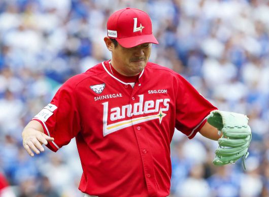 SSG 노경은이 피칭을 마치고 기뻐하고 있다. 사진=SSG랜더스 제공