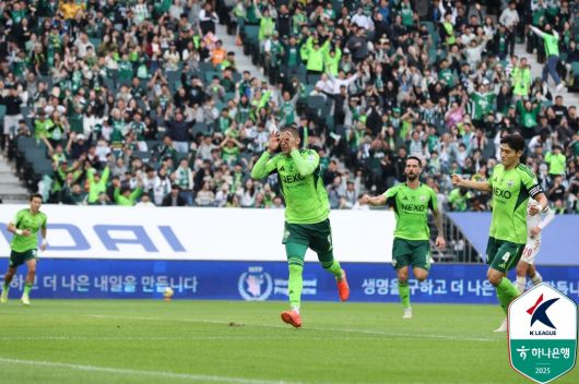 골을 넣고 기뻐하는 티아고. 사진=한국프로축구연맹 제공