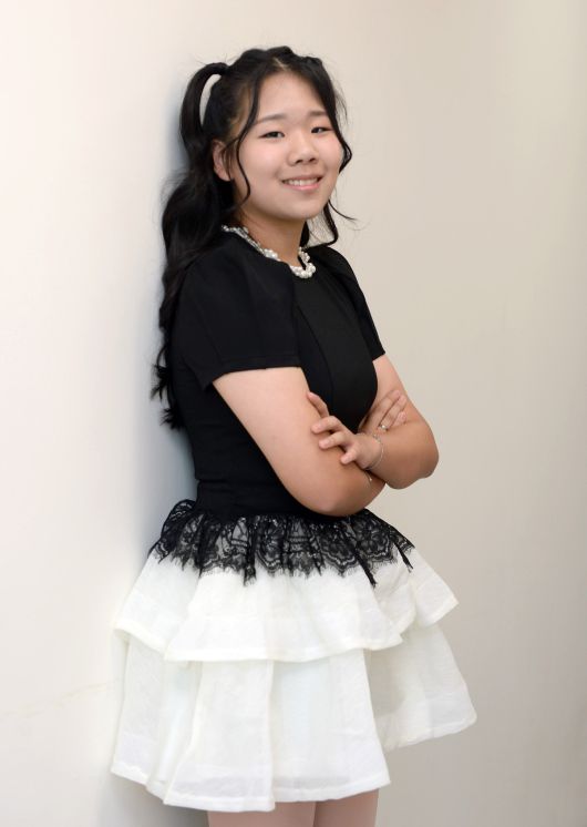 트로트 가수 김보민이 인터뷰 후 사진촬영을 진행하고 있다. 김용학 기자