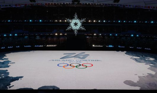 2022년 2월 중국 베이징 국립 경기장에서 열린 2022 베이징 동계올림픽 폐막식에서 2026년 이탈리아 밀라노-코르티나담페초 올림픽을 알리는 공연이 펼쳐지고 있다. 사진=뉴시스