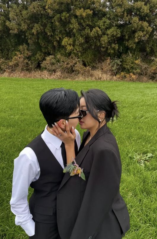 곽선희가 동성 연인과 함께 촬영한 웨딩 화보를 공개했다.  사진 = 곽선희 SNS 계정