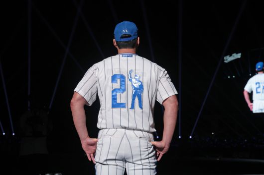 오승환이 지난 9월 대구삼성라이온즈파크에서 열린 자신의 은퇴식에서 기념 영상을 시청하고 있다. 사진=삼성라이온즈 제공