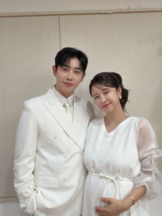 가수 은가은이 출산이 다가오면서 드러나는 D라인을 공개했다.  사진 = 은가은 SNS 계정