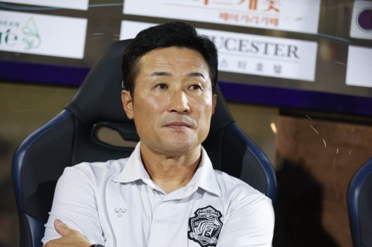 이을용 전 경남FC 감독. 사진=한국프로축구연맹 제공