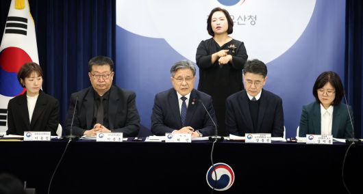 허민 국가유산청장이 19일 서울 종로구 정부서울청사에서 종묘 관련 세계유산영향평가 안내 및 추진방향을 설명하고 있다. [사진=뉴시스]