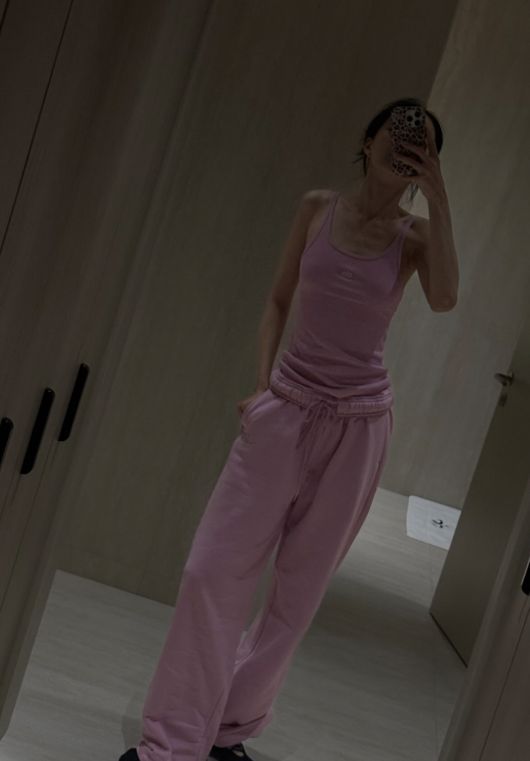 사진 = 손나은 SNS 계정