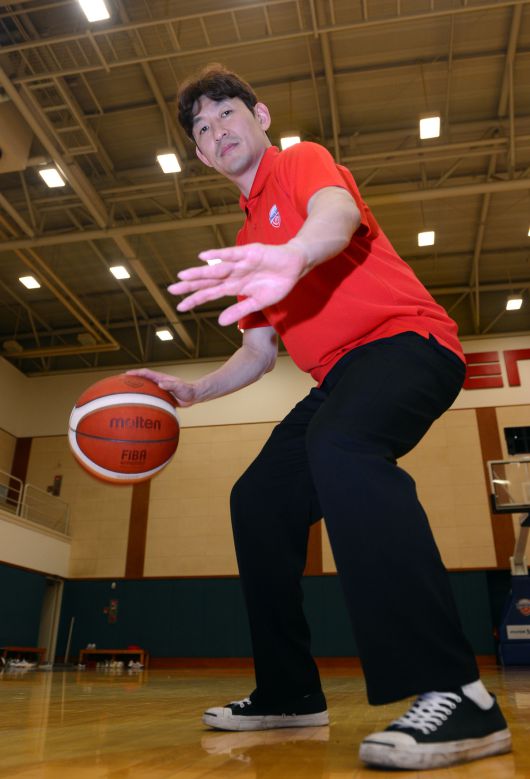 사진=김두홍 기자 kimdh@sportsworldi.com / 양동근 현대모비스 신임 감독이 용인체육관에서 세계비즈앤스포츠월드를 만나 포즈를 취하고 있다.