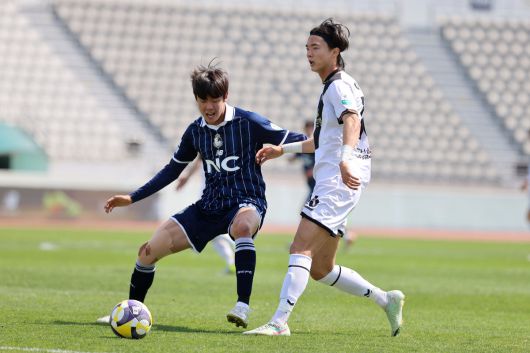 이강희(오른쪽). 사진=한국프로축구연맹 제공