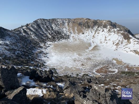 눈 내린 한라산 백록담. ⓒ김재원