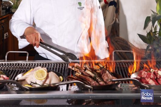 반얀트리 클럽 앤 스파 서울 ‘오아시스 풀사이드 바비큐’ 이미지. ⓒ반얀트리 서울