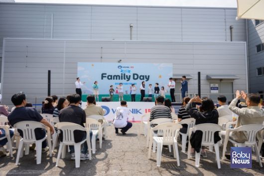 원익IPS 패밀리데이에서 가족참여 레크레이션 장기자랑이 진행중이다. ⓒ원익아이피에스