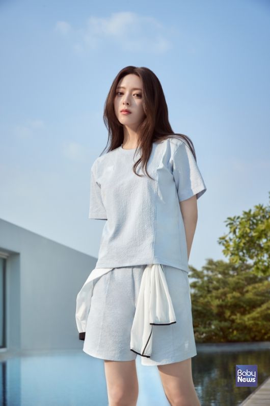 다이나핏 ‘매직 아이스 서커’ 시리즈 제품 착용한 다이나핏 전속 모델 ITZY(있지) 유나. ⓒ다이나핏