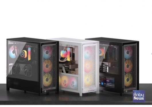 ‘프레임 5000D’는 데이지 체인 방식의 140mm RS 팬 4개를 기본 탑재, 화려한 ARGB 라이팅 버전 또는 절제된 non-RGB 버전으로 출시된다. ⓒ커세어