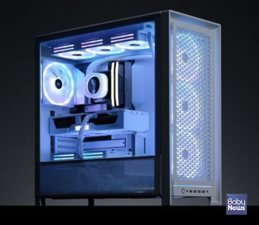 커세어 프레임 5000D는 블랙과 화이트 2 가지로 출시, 위는 화이트의 조립 예시. ⓒ커세어