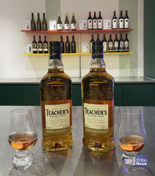 위스키 애호가들 사이에서 가성비로 인기를 끌고 있는 '티처스' 위스키 연출 이미지. ⓒGS25