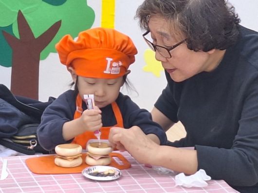 부모·자녀 체험프로그램 진행 모습. ⓒ구리시육아종합지원센터